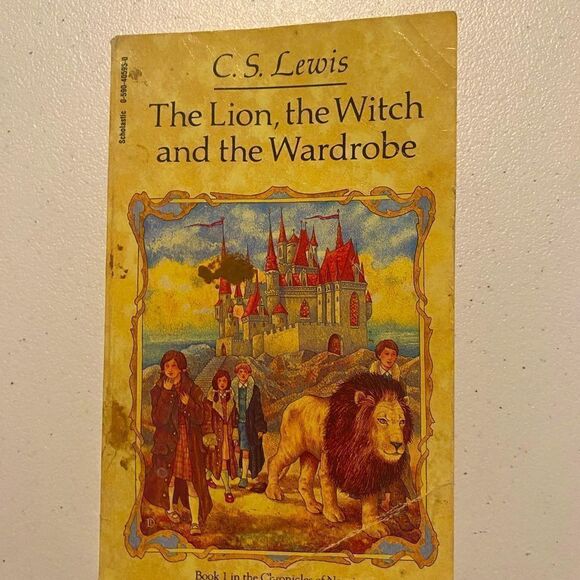GUC - C. S. Lewis 2 Paperback Books -The Lion, The Witch & Wardrobe and Miracles - Picture 2 of 7